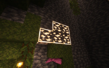 New Glowing Ores gameplay Minecraft texture pack screenshot 3